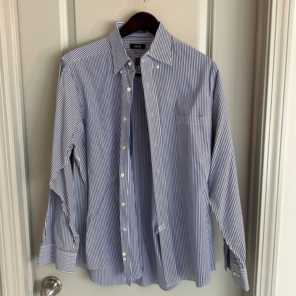 IZOD Men’s Button Down Shirt Size L wrinkle free